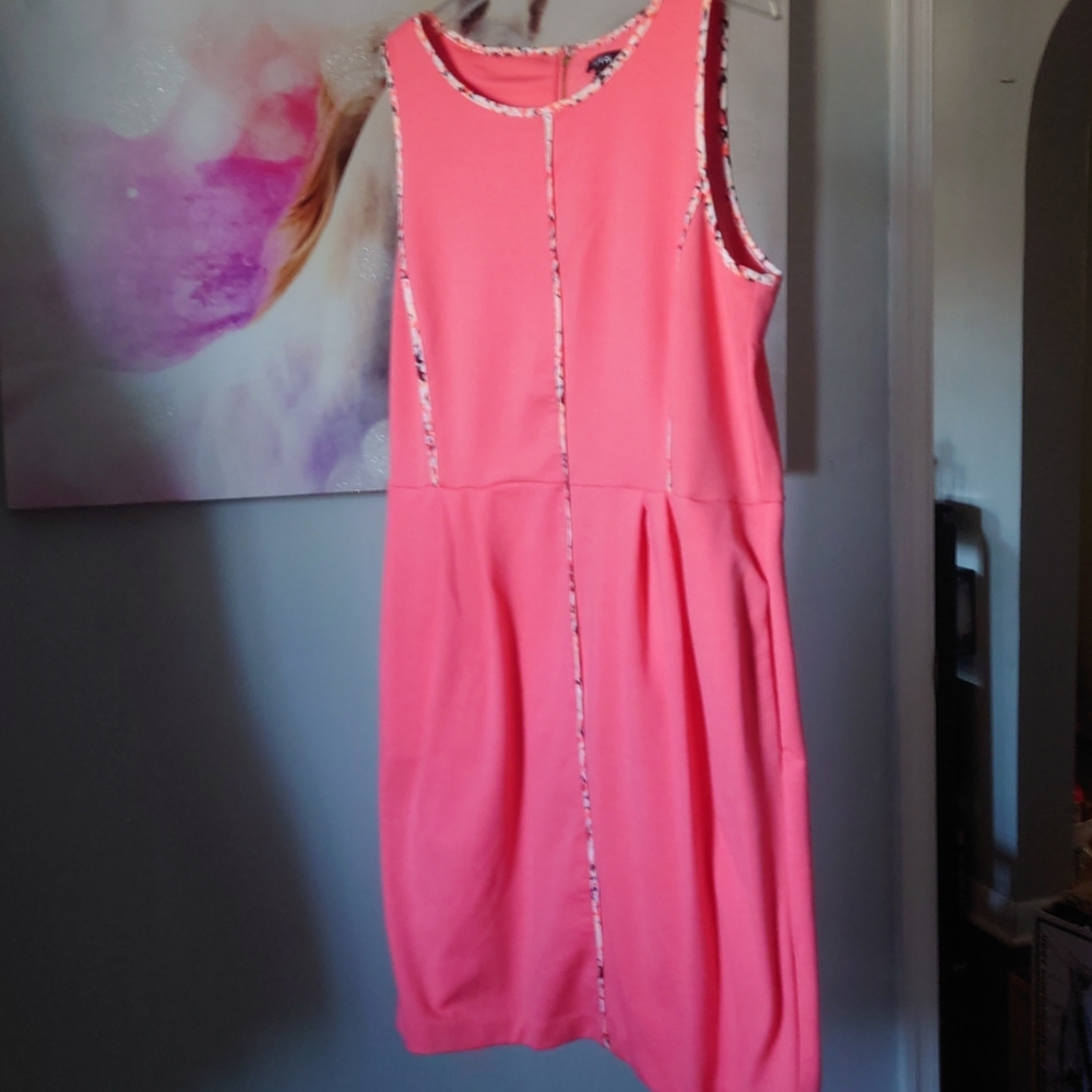 Sleeveless Coral Shift Dress with Contrast Trim